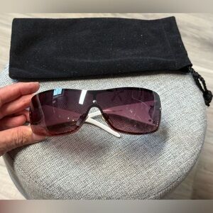 ❤️White retro mod" style eyewear w/dark pink glasses